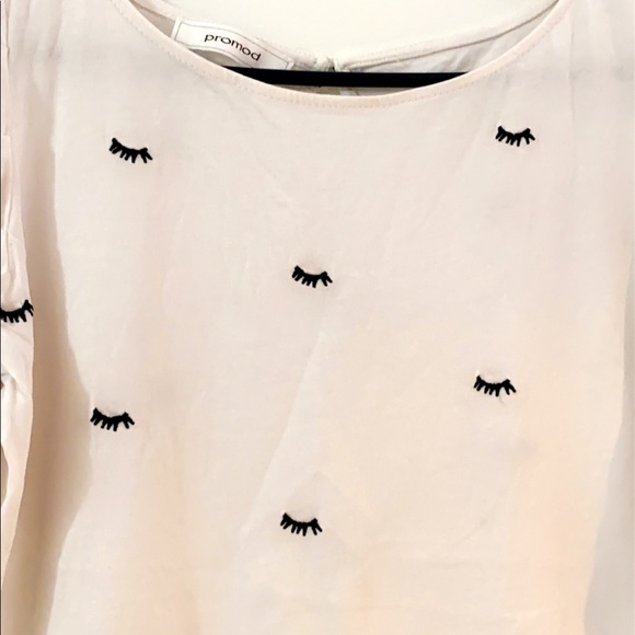 White tshirt - Picture 2 of 4